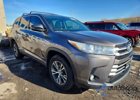 2017 Toyota Highlander Le z USA, uszkodzony, nr VIN 5TDBZRFH6HS420144